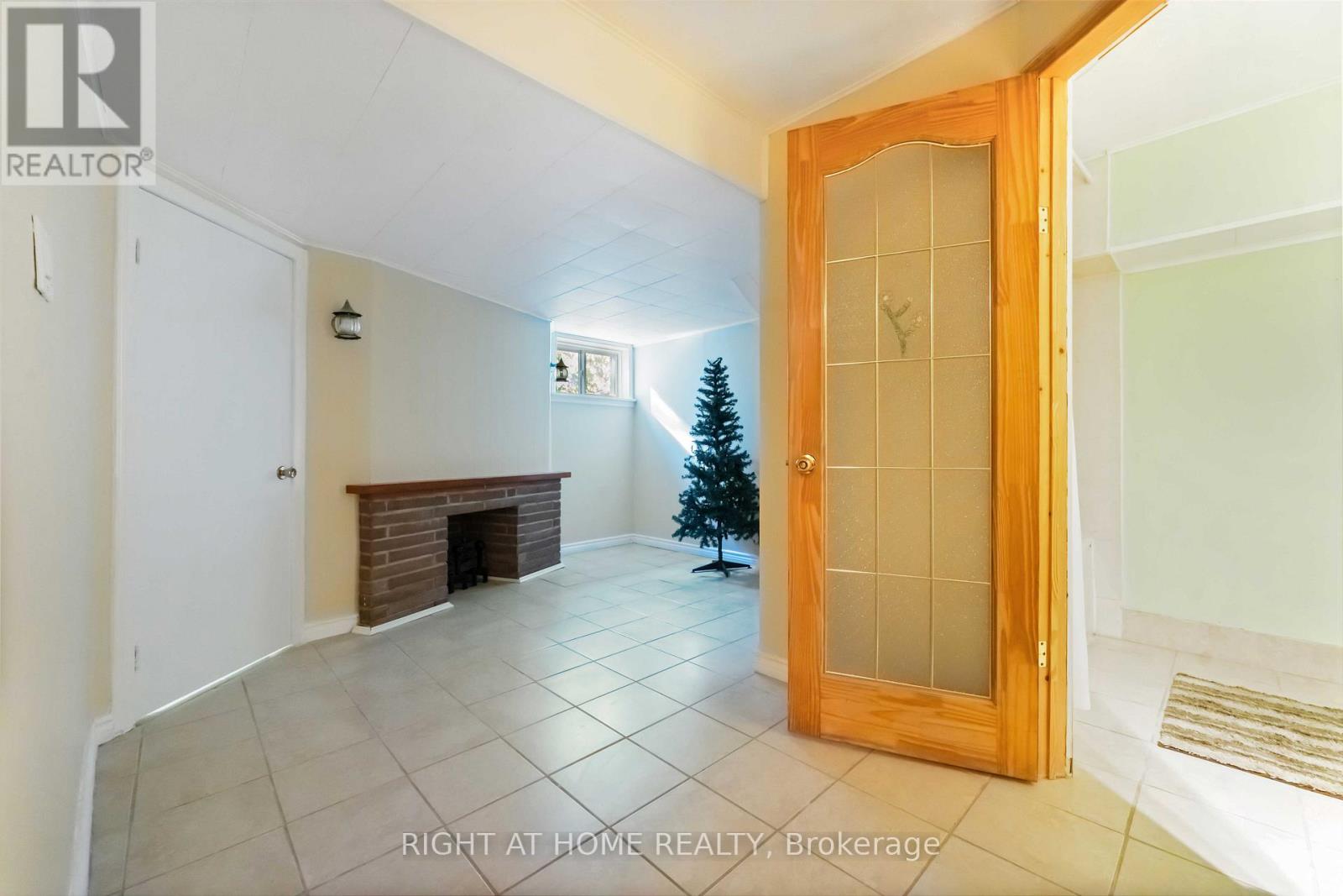 2221 Circle Place, Ottawa, Ontario  K1G 3E2 - Photo 29 - X12691174