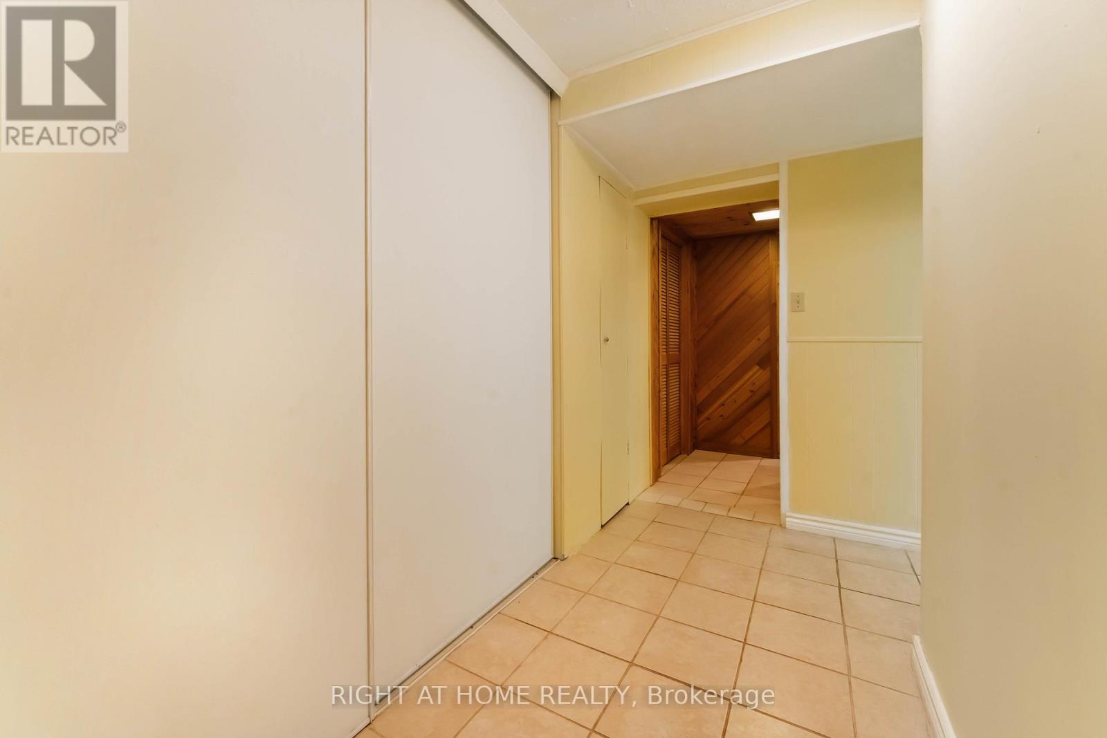 2221 Circle Place, Ottawa, Ontario  K1G 3E2 - Photo 31 - X12691174