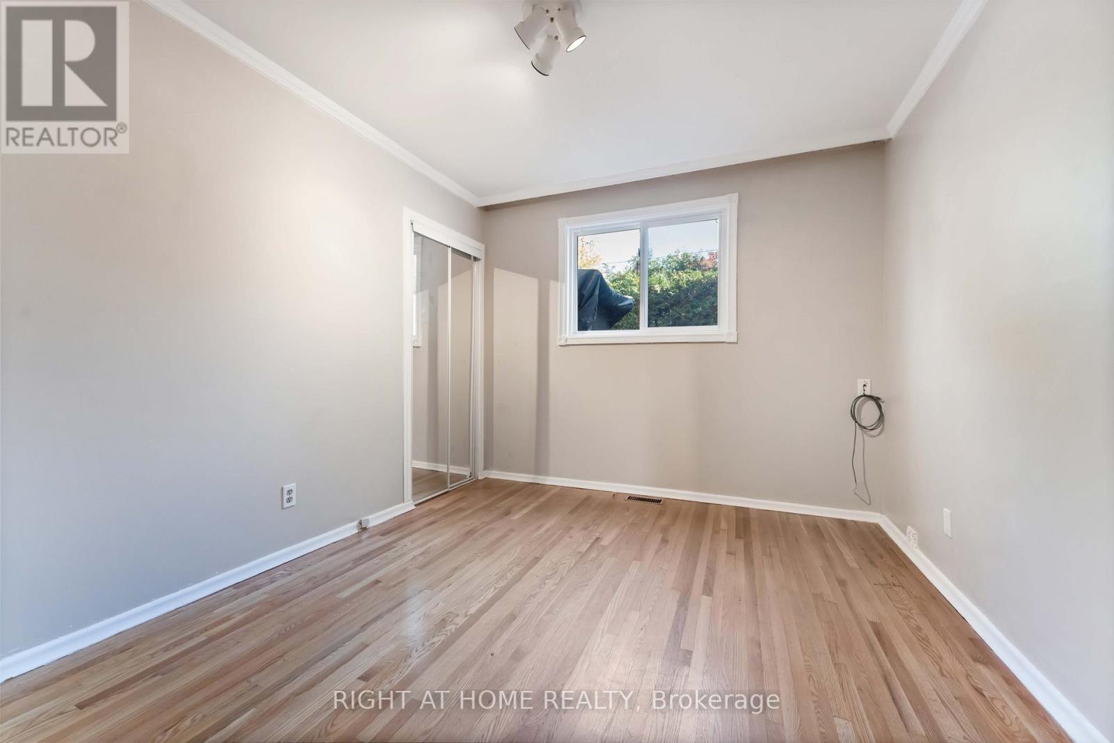 2221 Circle Place, Ottawa, Ontario  K1G 3E2 - Photo 33 - X12691174