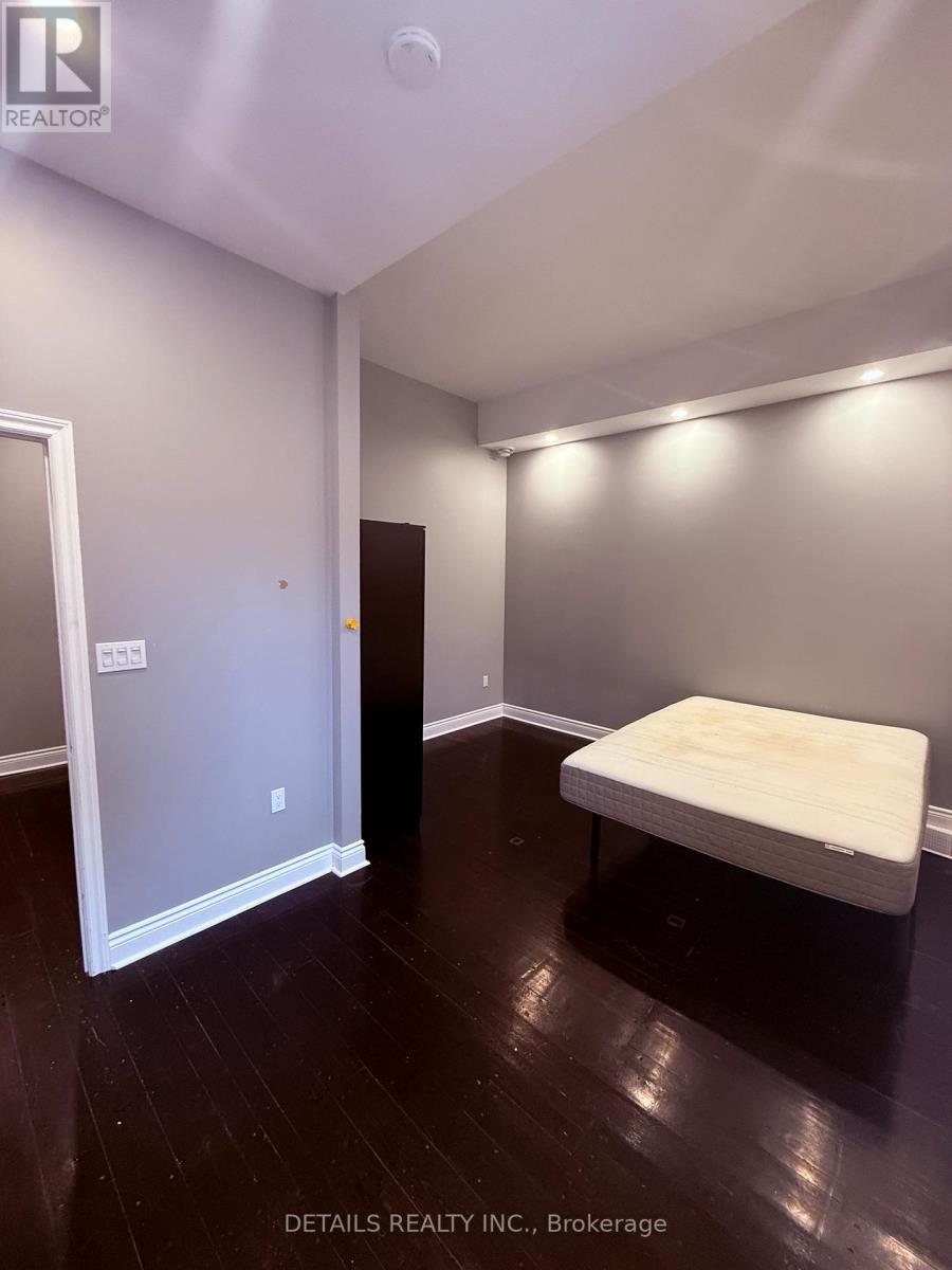 698 Cooper Street, Ottawa, Ontario  K1R 6C6 - Photo 10 - X12706774