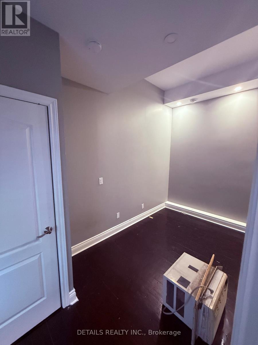 698 Cooper Street, Ottawa, Ontario  K1R 6C6 - Photo 11 - X12706774