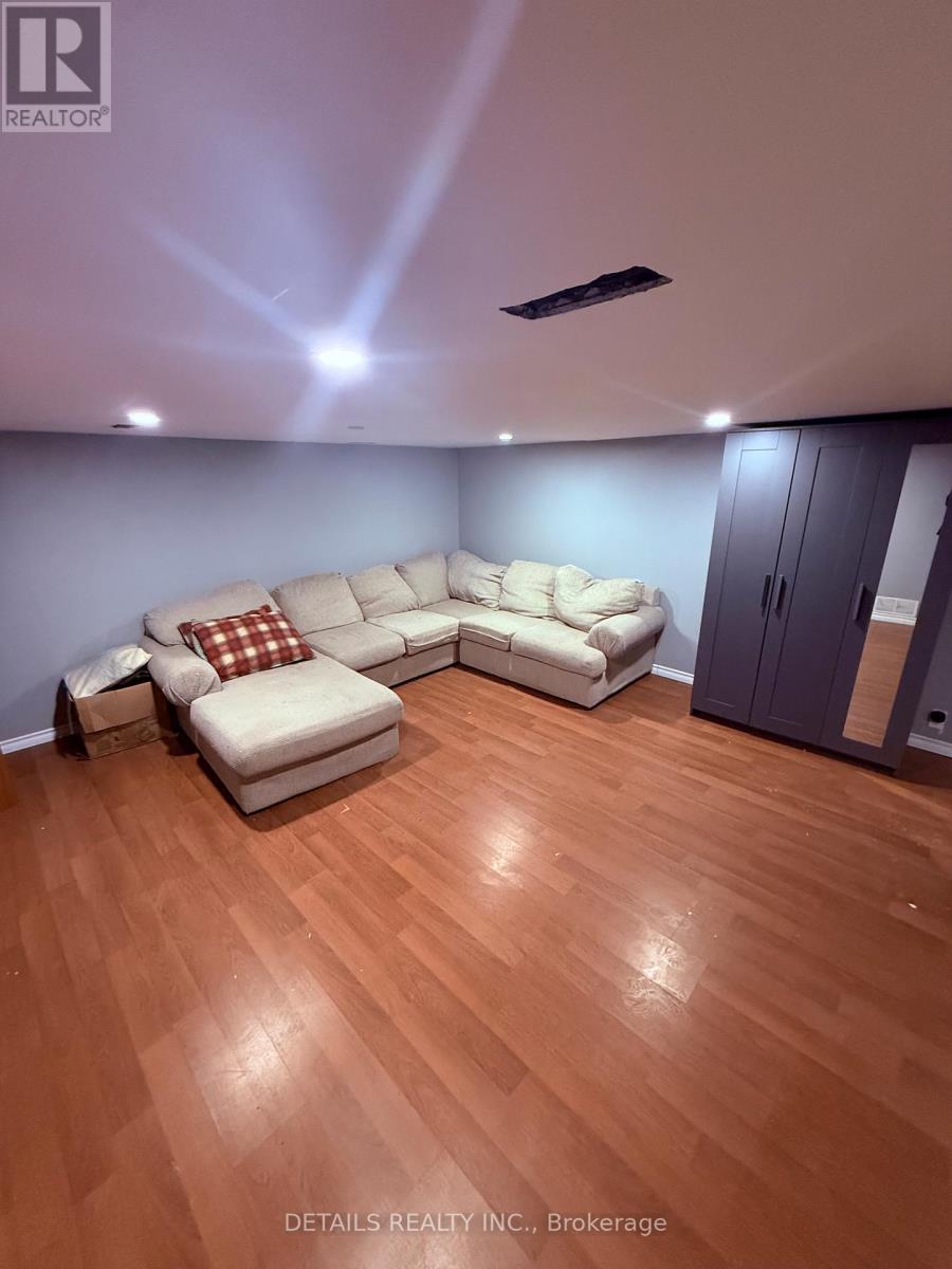 698 Cooper Street, Ottawa, Ontario  K1R 6C6 - Photo 12 - X12706774