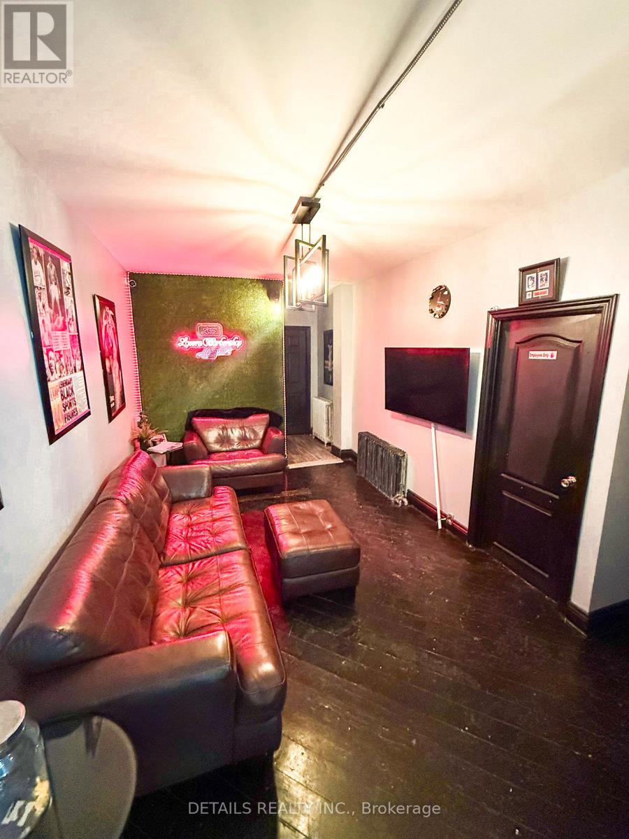 698 Cooper Street, Ottawa, Ontario  K1R 6C6 - Photo 34 - X12706774