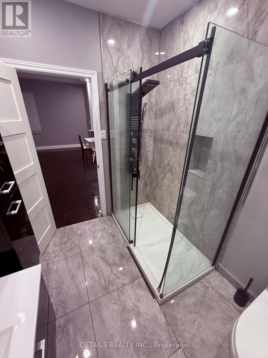 698 Cooper Street, Ottawa, Ontario  K1R 6C6 - Photo 8 - X12706774