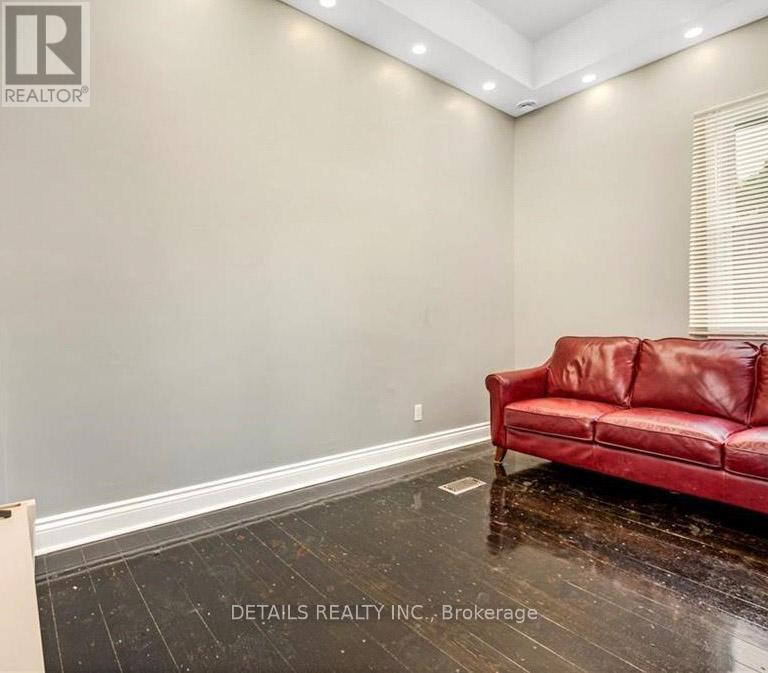 698 Cooper Street, Ottawa, Ontario  K1R 6C6 - Photo 9 - X12706774