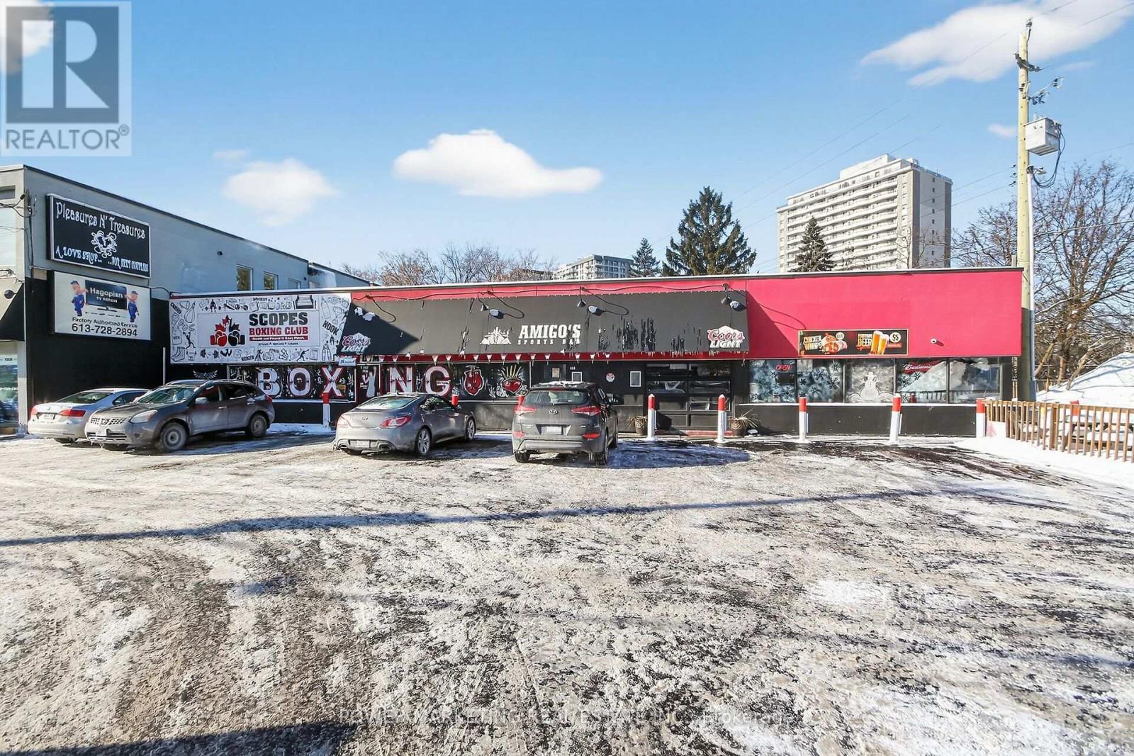 858 MERIVALE ROAD, Ottawa, Ontario