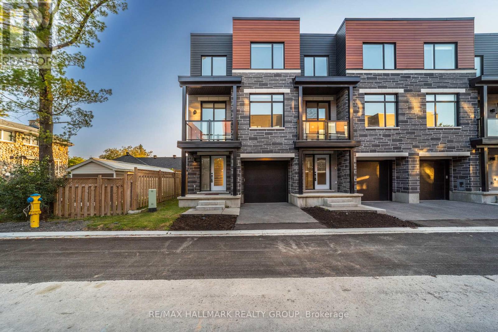 809 Star Private, Ottawa, Ontario  K2L 1W2 - Photo 2 - X12721648