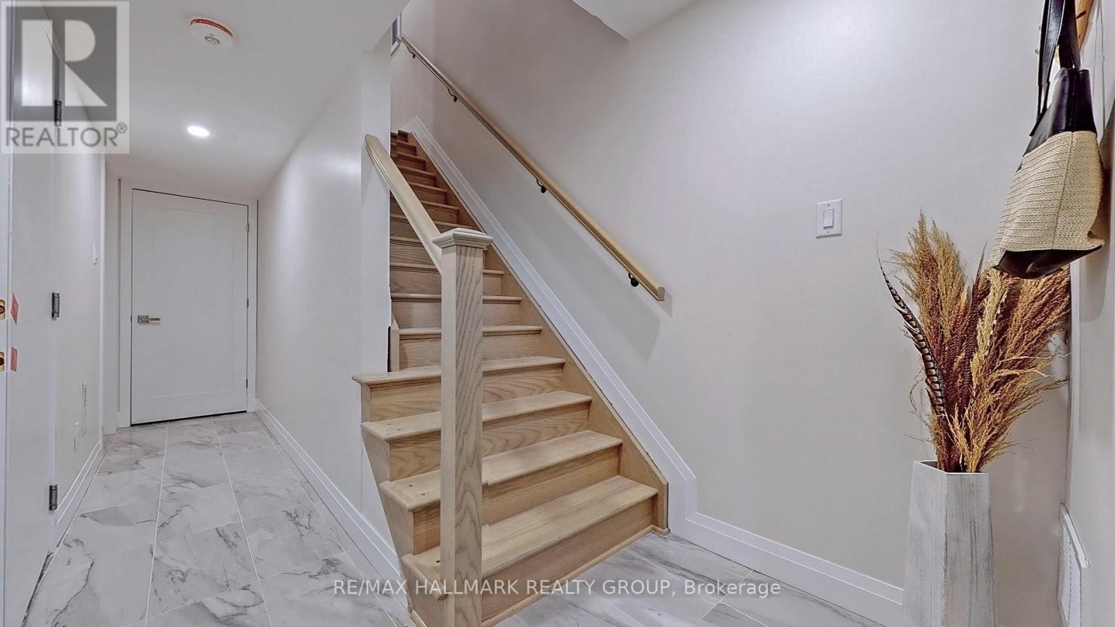 809 Star Private, Ottawa, Ontario  K2L 1W2 - Photo 3 - X12721648