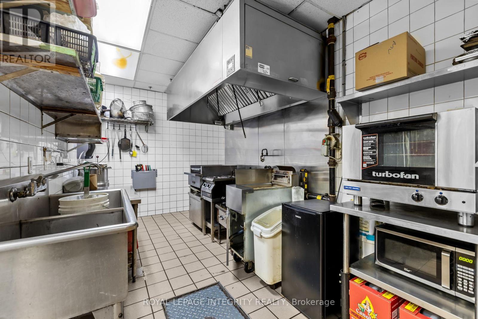 2150 Robertson Rd Road S, Ottawa, Ontario  K2H 9S1 - Photo 16 - X12724910