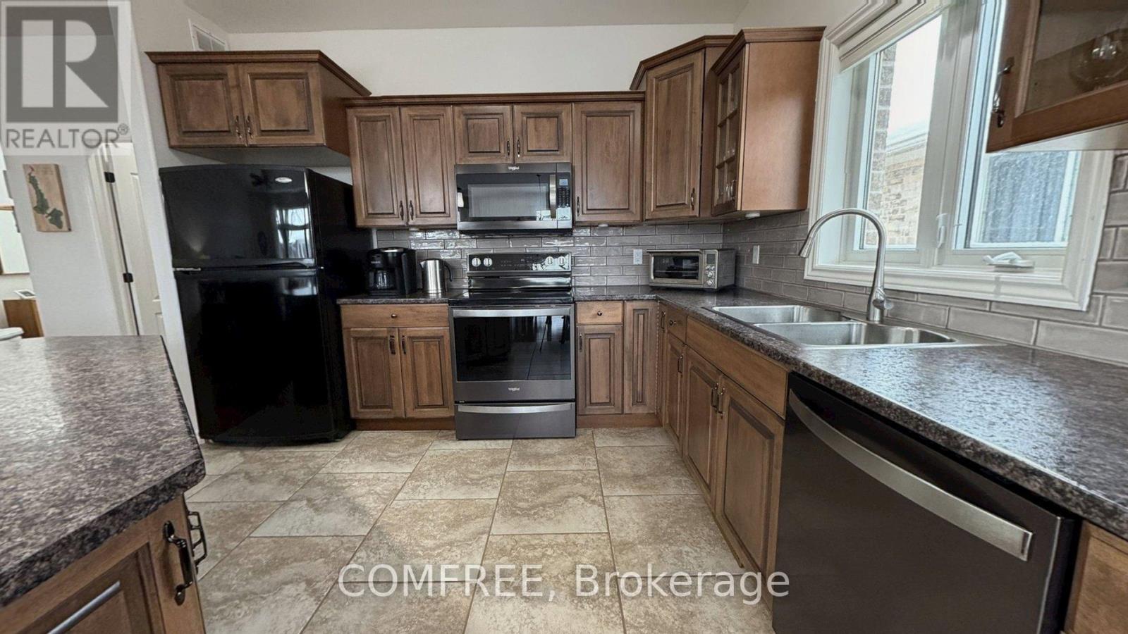 31 Essex Drive, Belleville, Ontario  K8N 0M9 - Photo 6 - X12725718