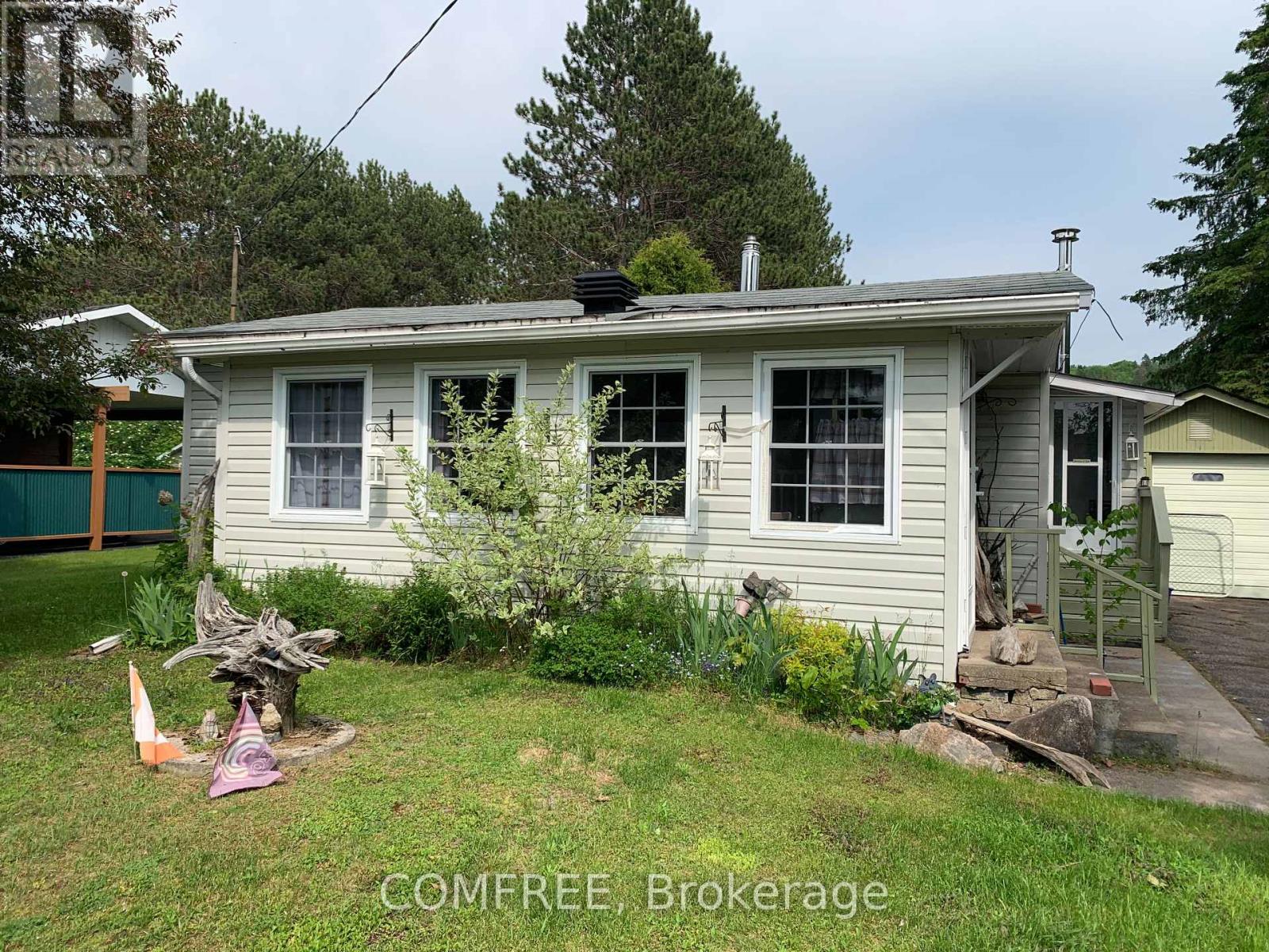39 LAKE STREET, South Algonquin, Ontario
