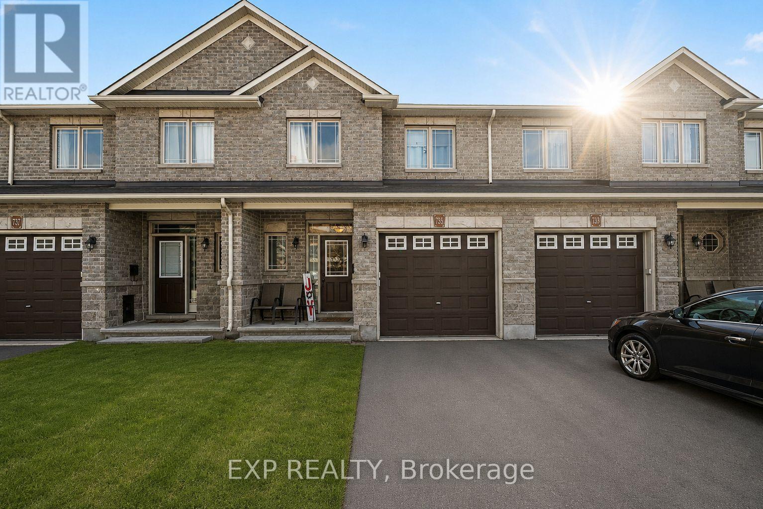 735 REGIMENT AVENUE, Ottawa, Ontario