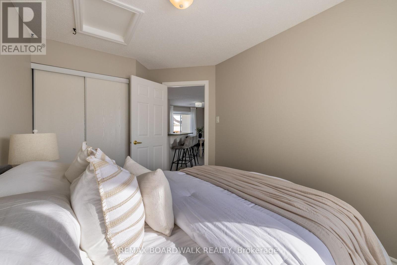 206 Oak Leaf Private, Ottawa, Ontario  K0A 2Z0 - Photo 20 - X12738510