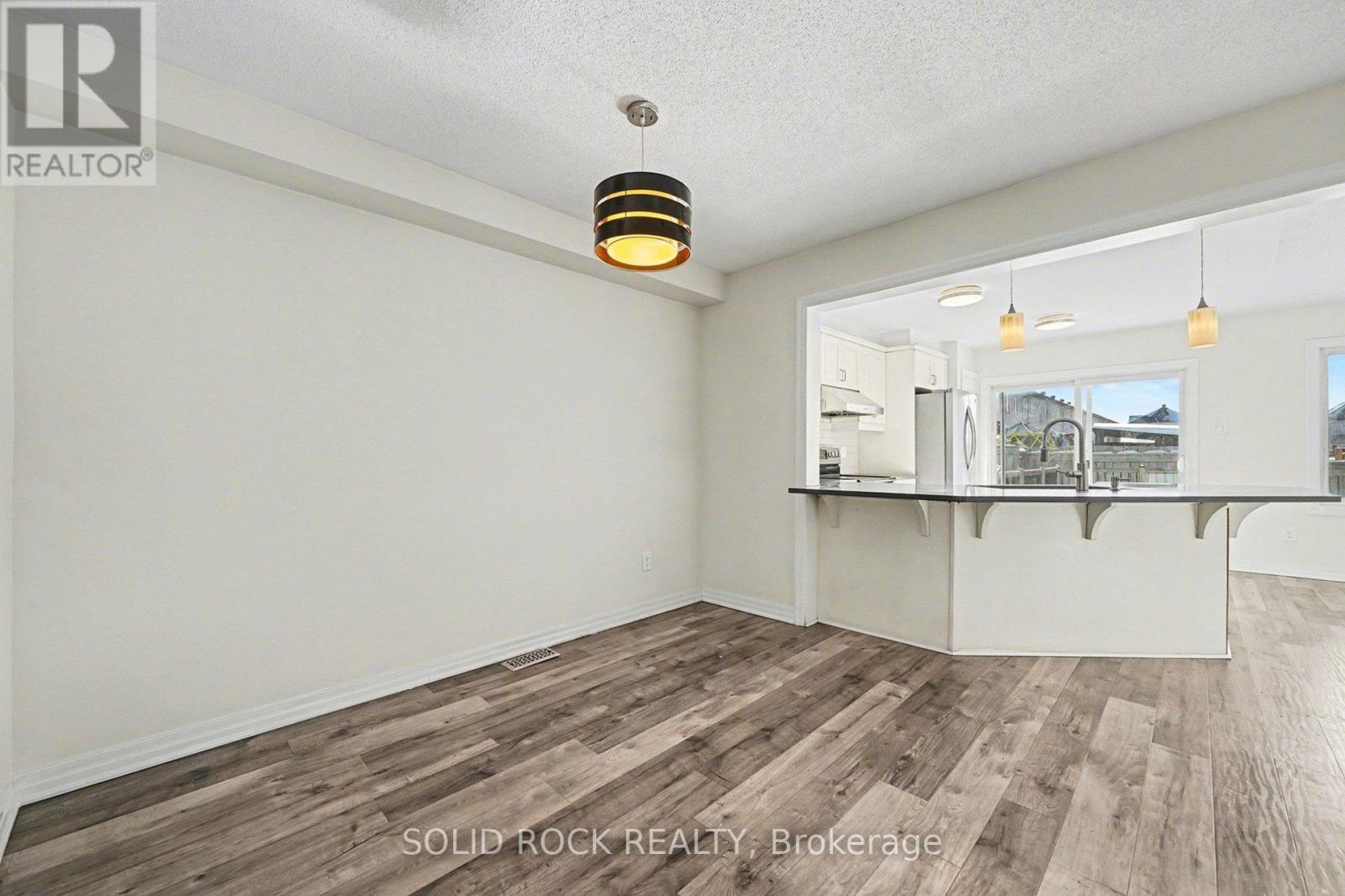 407 White Arctic Avenue, Ottawa, Ontario  K2J 5W5 - Photo 7 - X12741652