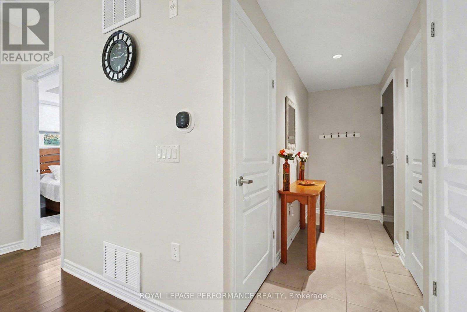 101 - 655 Beauparc Private, Ottawa, Ontario  K1J 0B6 - Photo 3 - X12742594