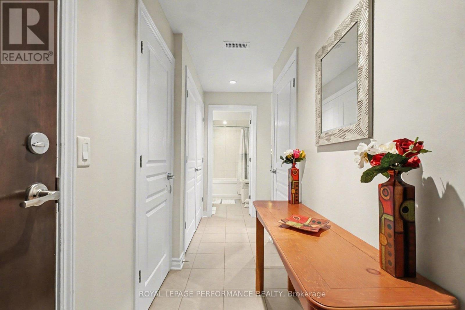 101 - 655 Beauparc Private, Ottawa, Ontario  K1J 0B6 - Photo 4 - X12742594