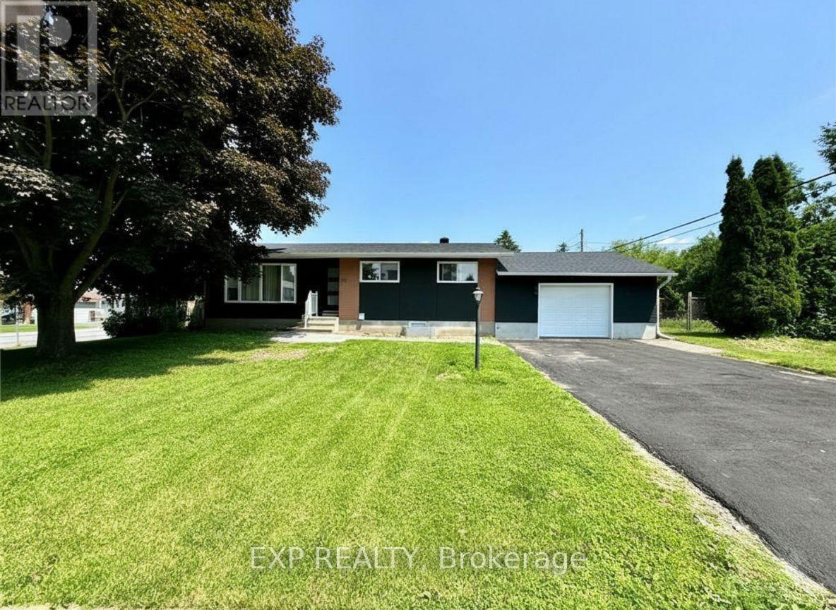 44 Sherry Lane, Ottawa, Ontario  K2G 3L8 - Photo 1 - X12771628