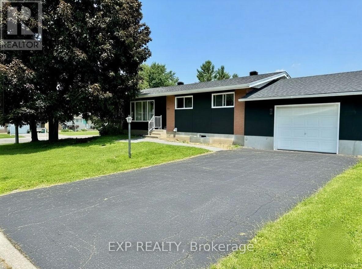 44 Sherry Lane, Ottawa, Ontario  K2G 3L8 - Photo 2 - X12771628