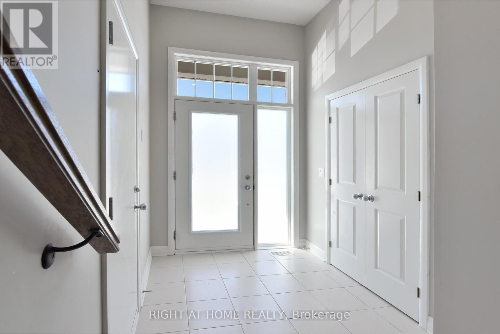 117 Escarpment Crescent, Ottawa, Ontario  K2T 0L8 - Photo 3 - X12795884