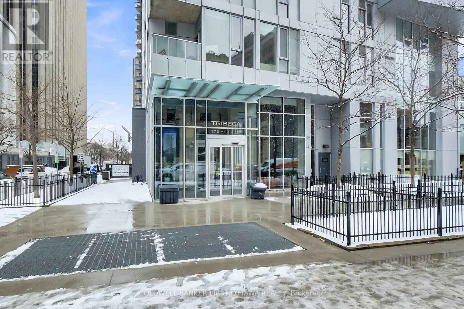 806 - 179 Metcalfe Street, Ottawa, Ontario  K2P 1P7 - Photo 1 - X12797448