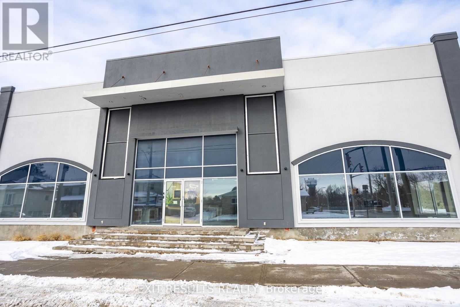 1027 Notre Dame Street, Russell, Ontario  K0A 1W0 - Photo 1 - X12805176