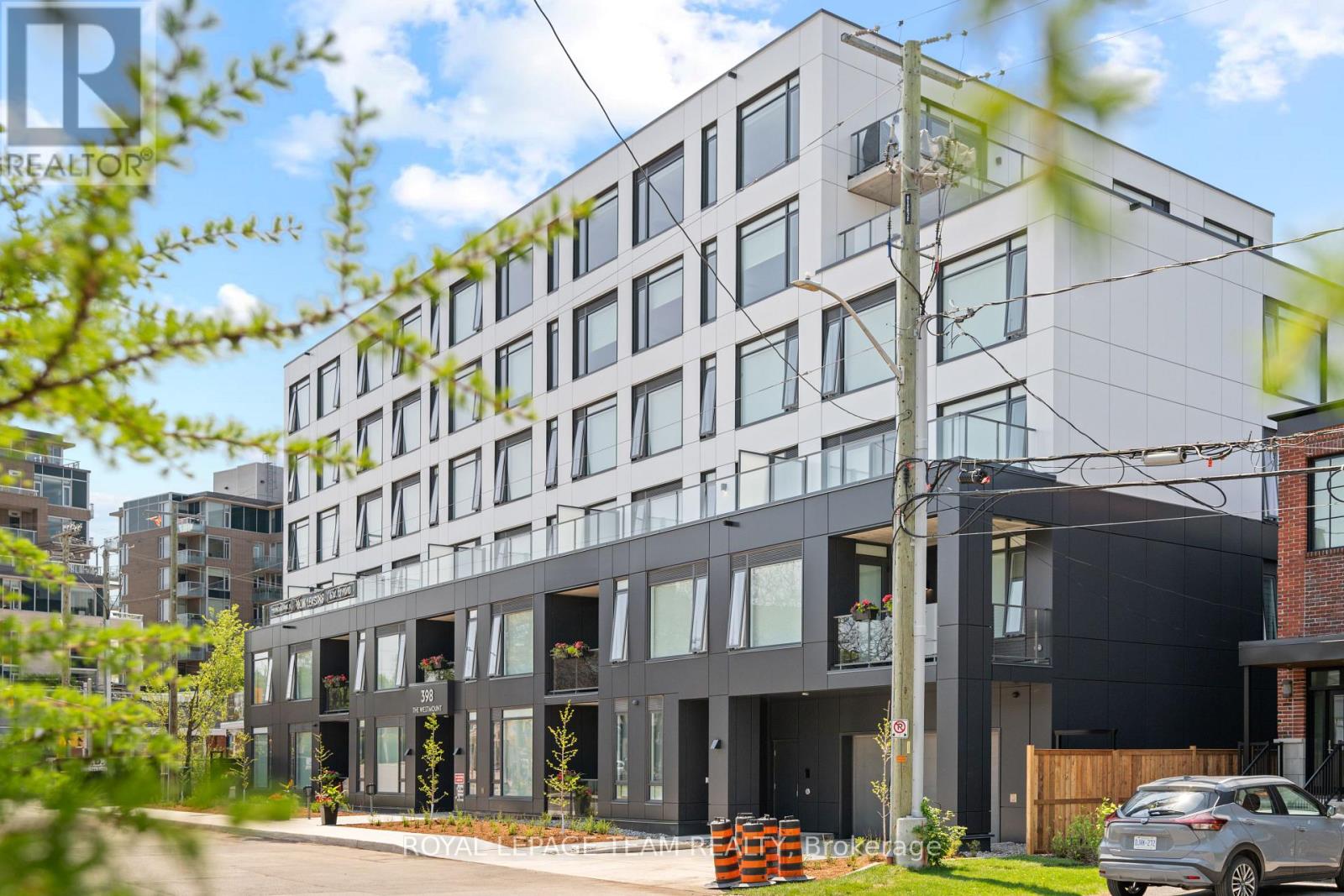 406 - 398 Roosevelt Avenue, Ottawa, Ontario  K2A 1Z3 - Photo 1 - X12806454