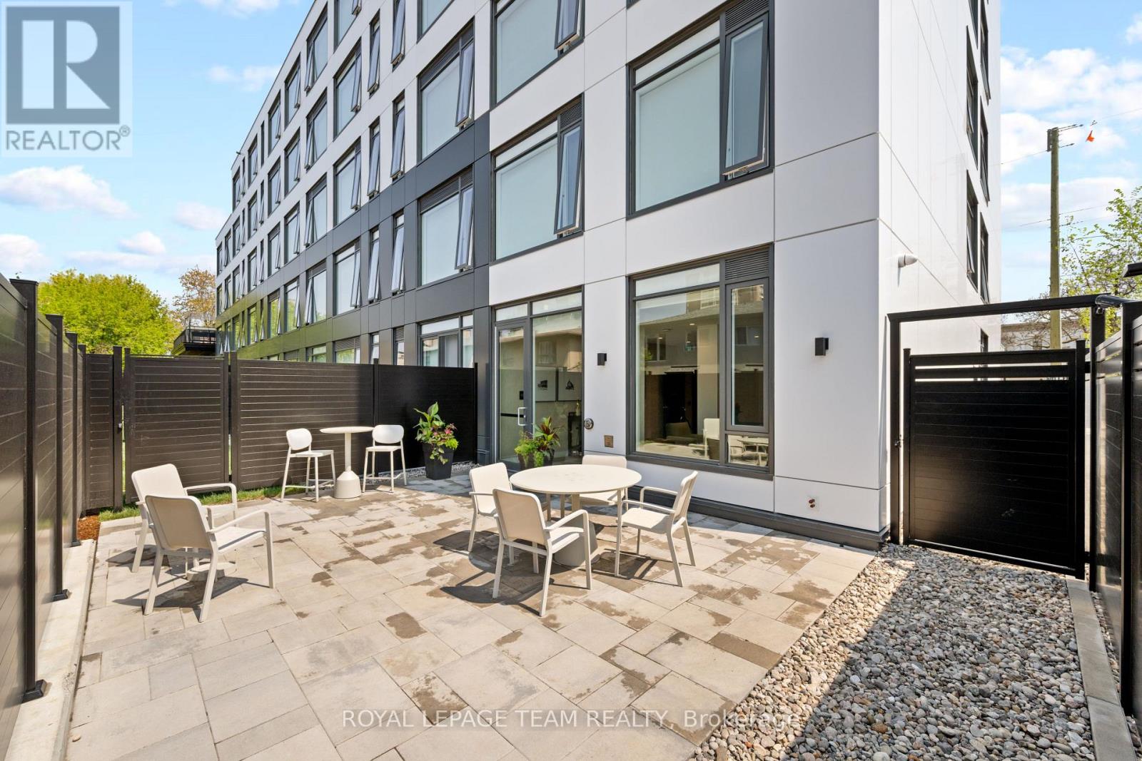 406 - 398 Roosevelt Avenue, Ottawa, Ontario  K2A 1Z3 - Photo 4 - X12806454
