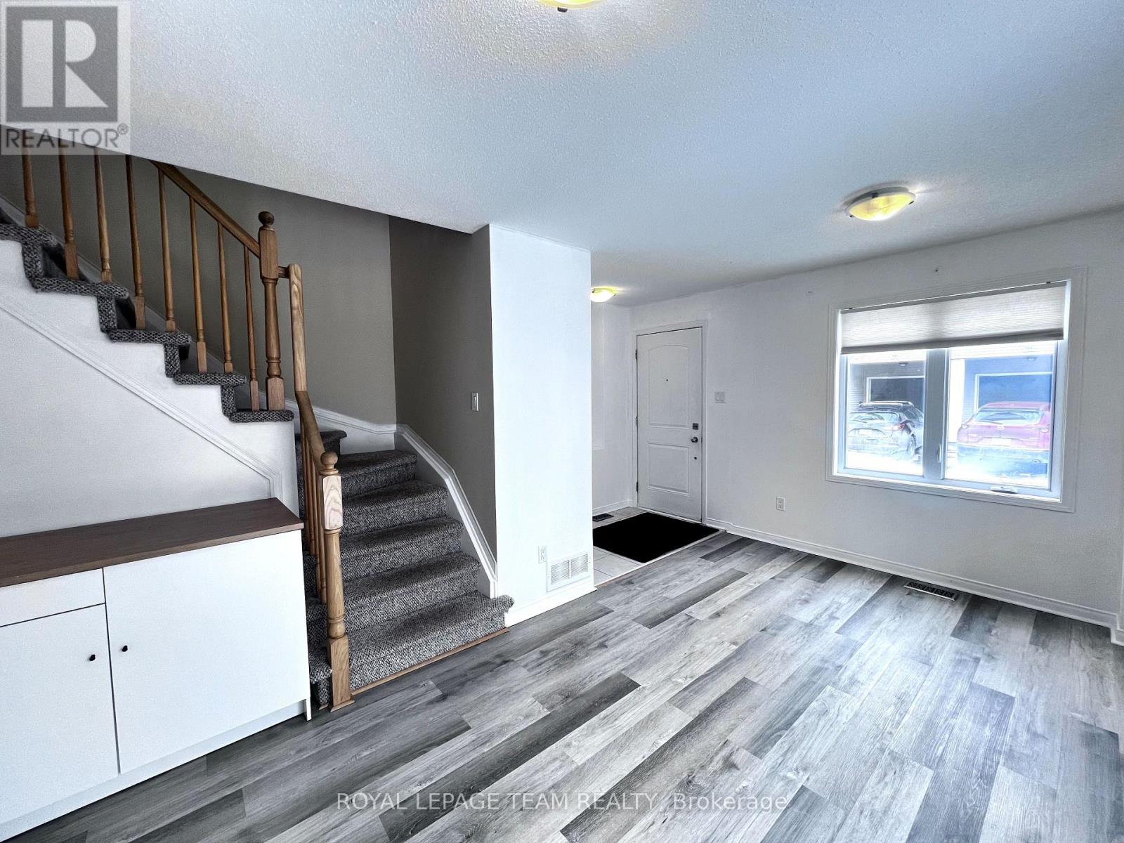 119 Songbird Private, Ottawa, Ontario  K2H 0A3 - Photo 3 - X12806826