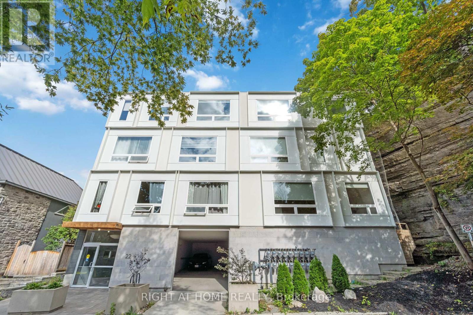 305 - 22 Perkins Street, Ottawa, Ontario  K1R 7G5 - Photo 1 - X12809074