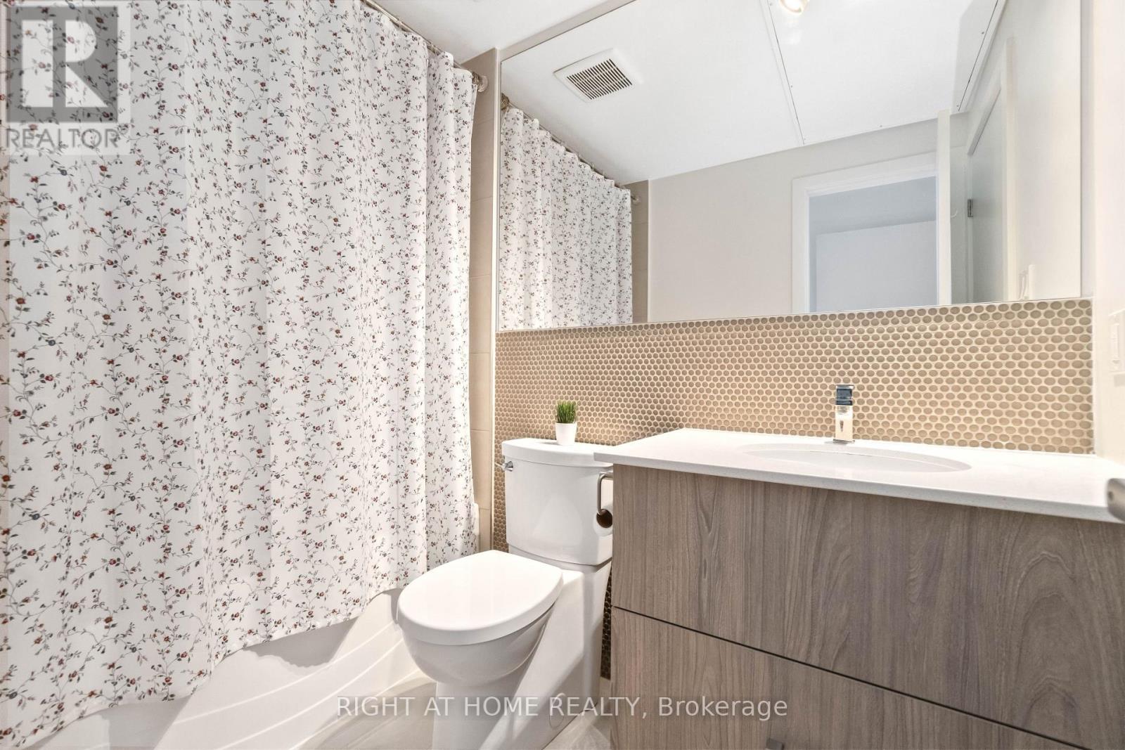 305 - 22 Perkins Street, Ottawa, Ontario  K1R 7G5 - Photo 17 - X12809074