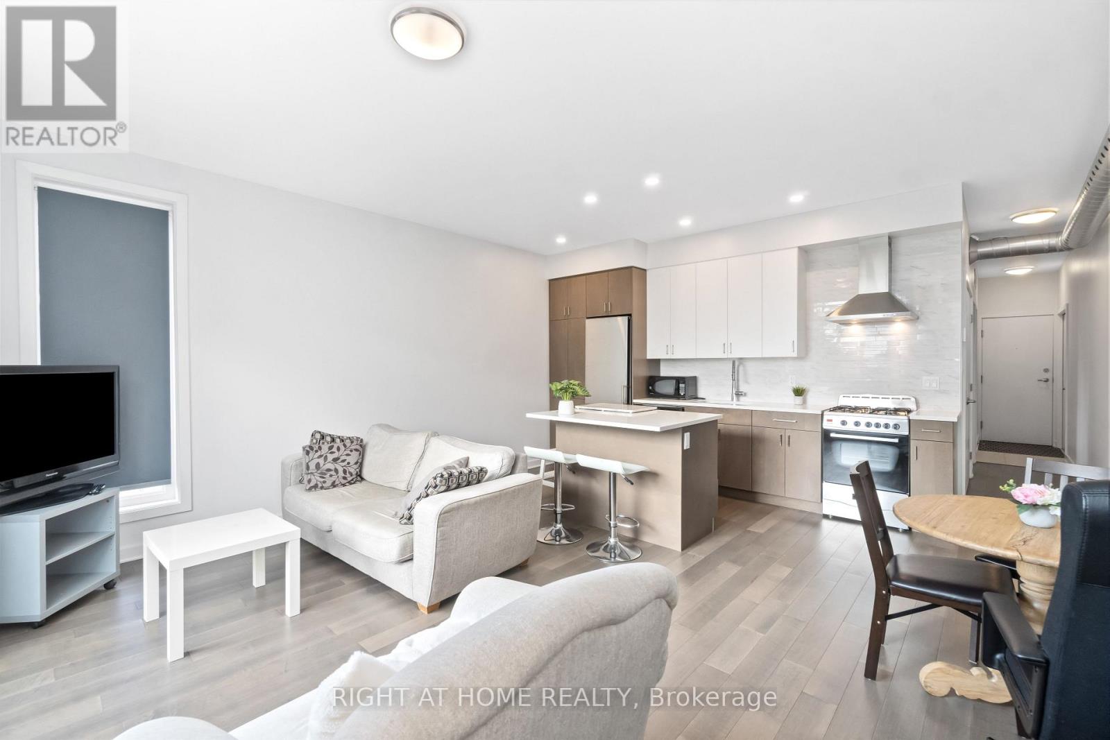 305 - 22 Perkins Street, Ottawa, Ontario  K1R 7G5 - Photo 5 - X12809074