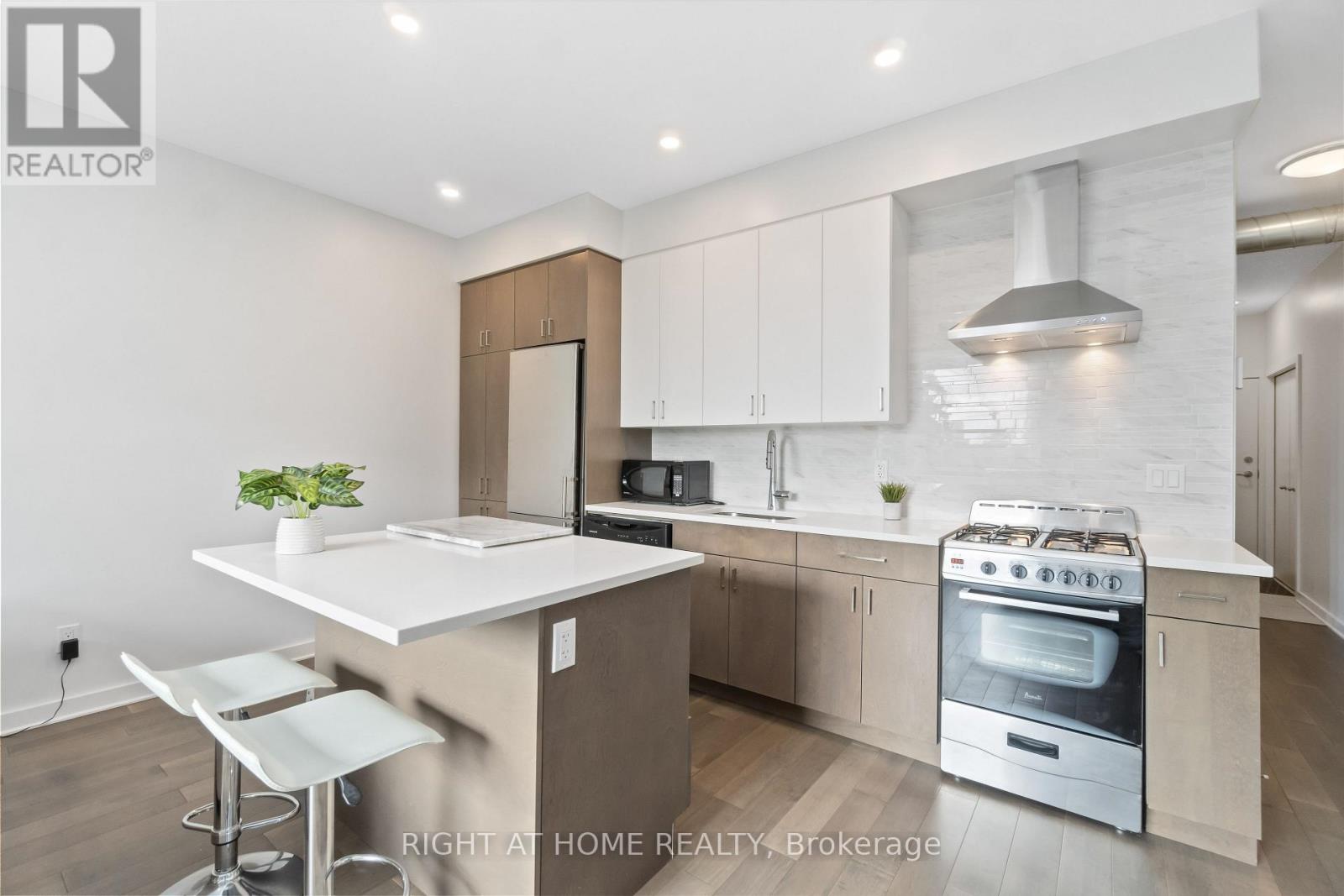 305 - 22 Perkins Street, Ottawa, Ontario  K1R 7G5 - Photo 9 - X12809074