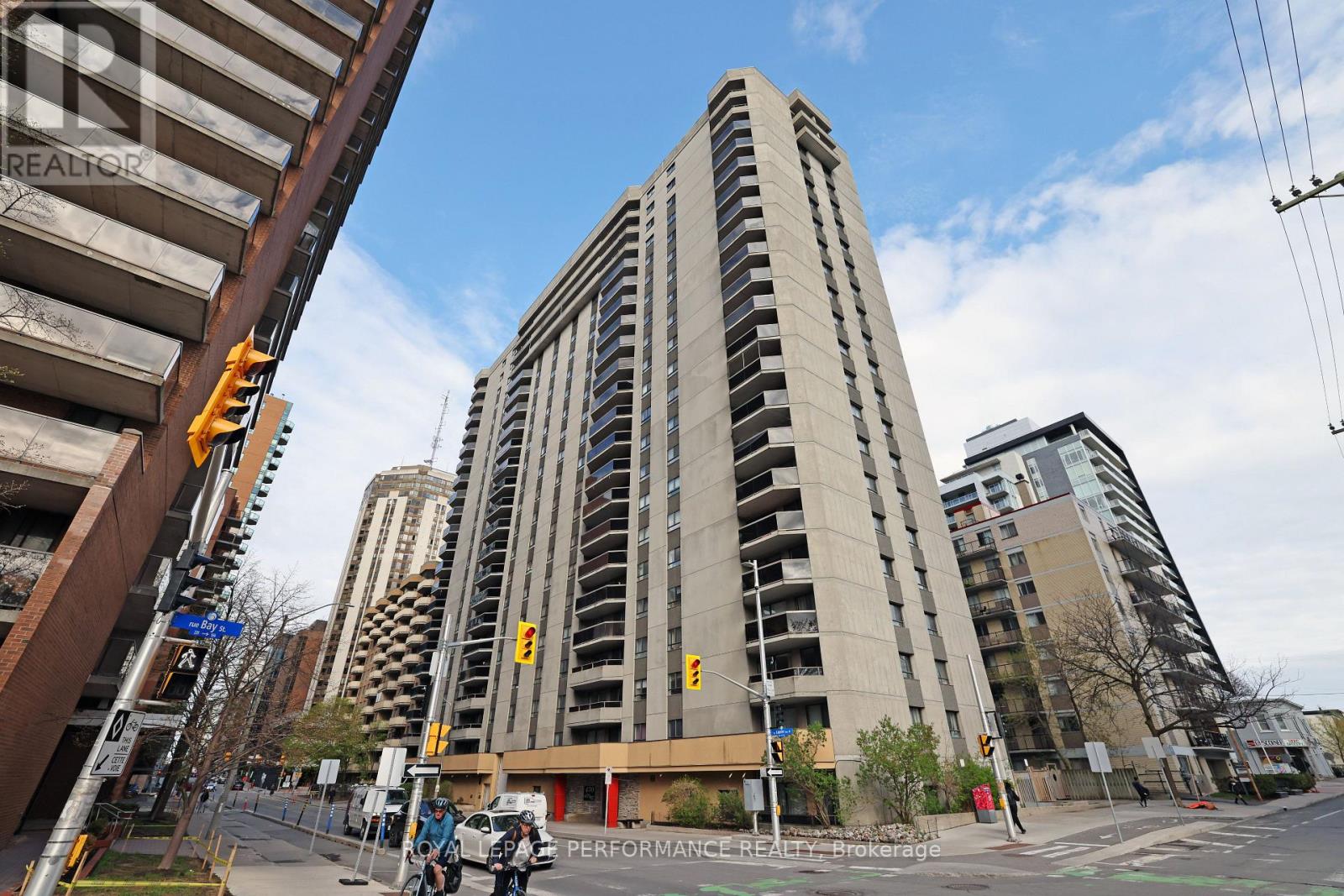 1701 - 470 Laurier Avenue W, Ottawa, Ontario  K1R 7W9 - Photo 1 - X12812898