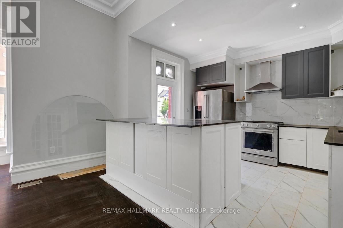 460 Wilbrod Street, Ottawa, Ontario  K1N 6M8 - Photo 3 - X12812926