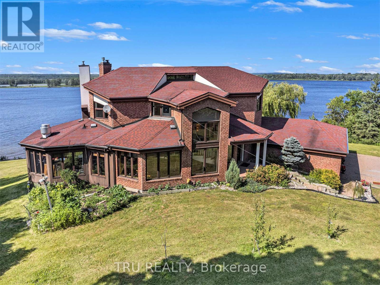 1915 TRANS CANADA ROAD, Ottawa, Ontario