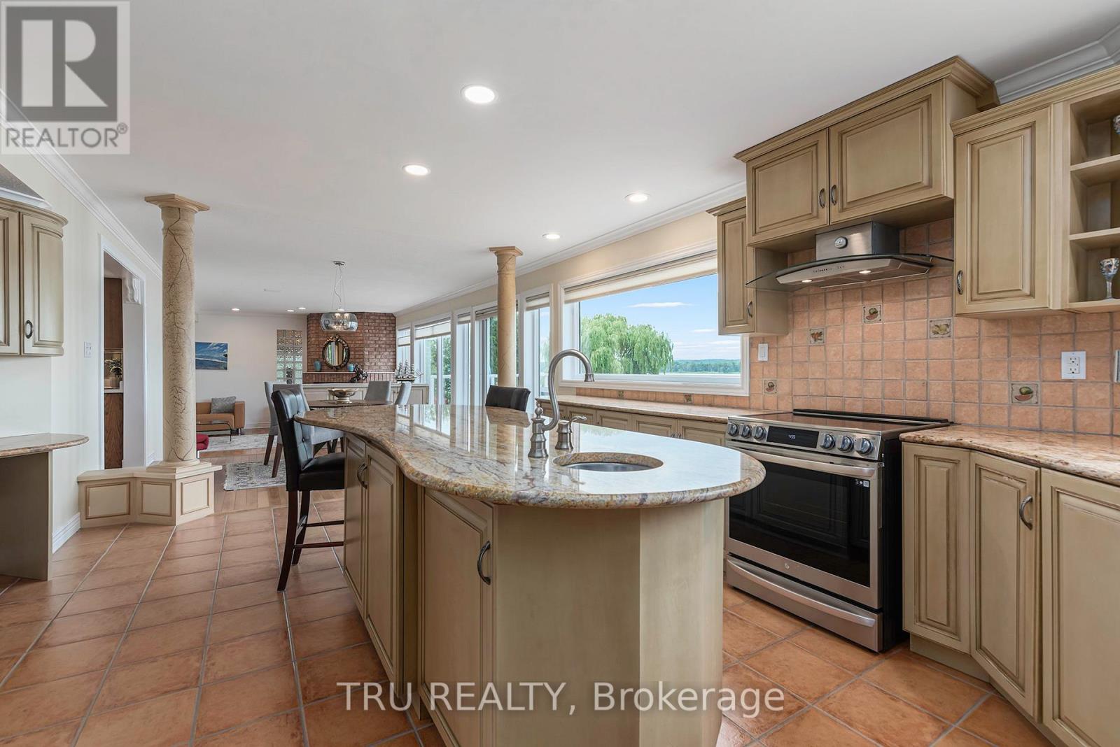 1915 Trans Canada Road, Ottawa, Ontario  K4C 1H5 - Photo 12 - X12816624