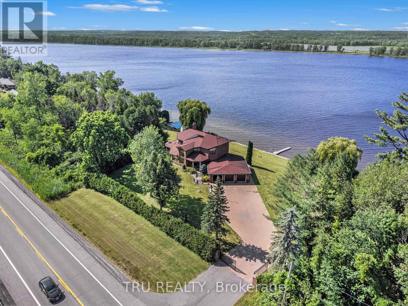 1915 Trans Canada Road, Ottawa, Ontario  K4C 1H5 - Photo 2 - X12816624