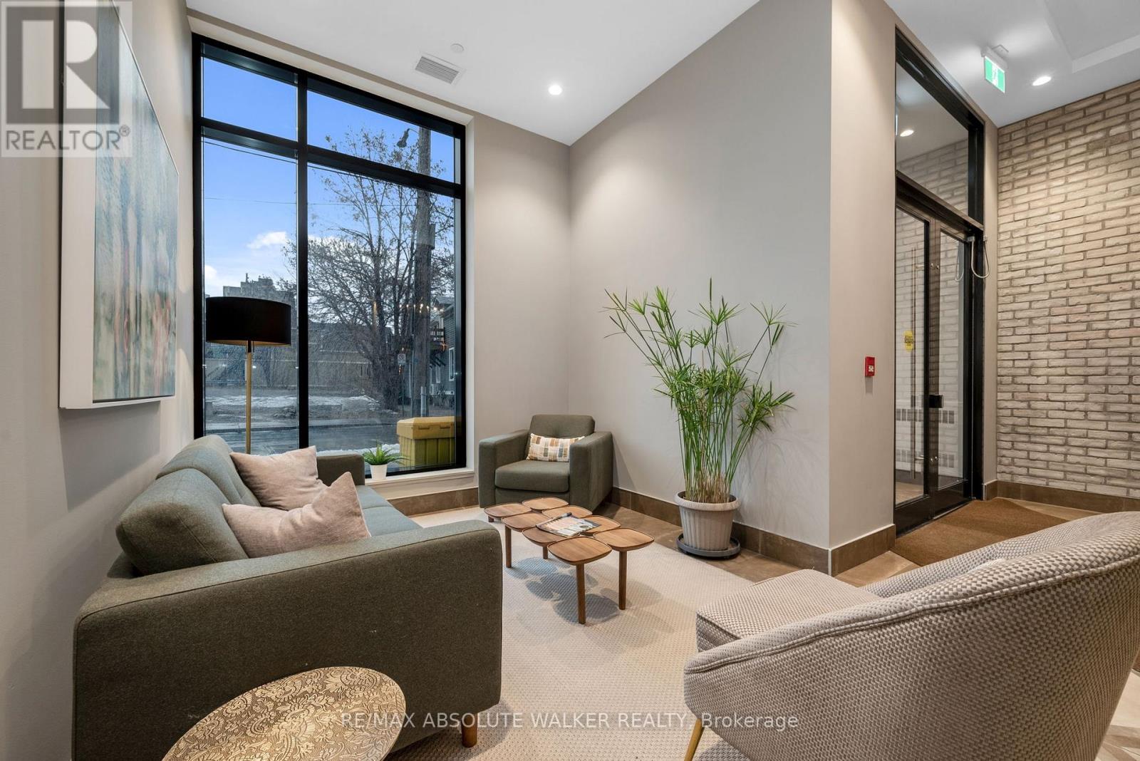 218 - 60 Springhurst Avenue, Ottawa, Ontario  K1S 5V7 - Photo 2 - X12818746