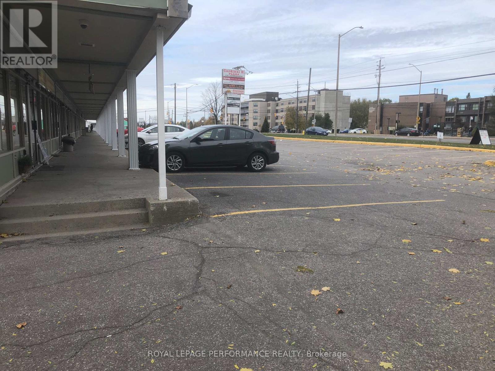 1752 Montreal Road, Ottawa, Ontario  K1J 6N3 - Photo 2 - X12820408