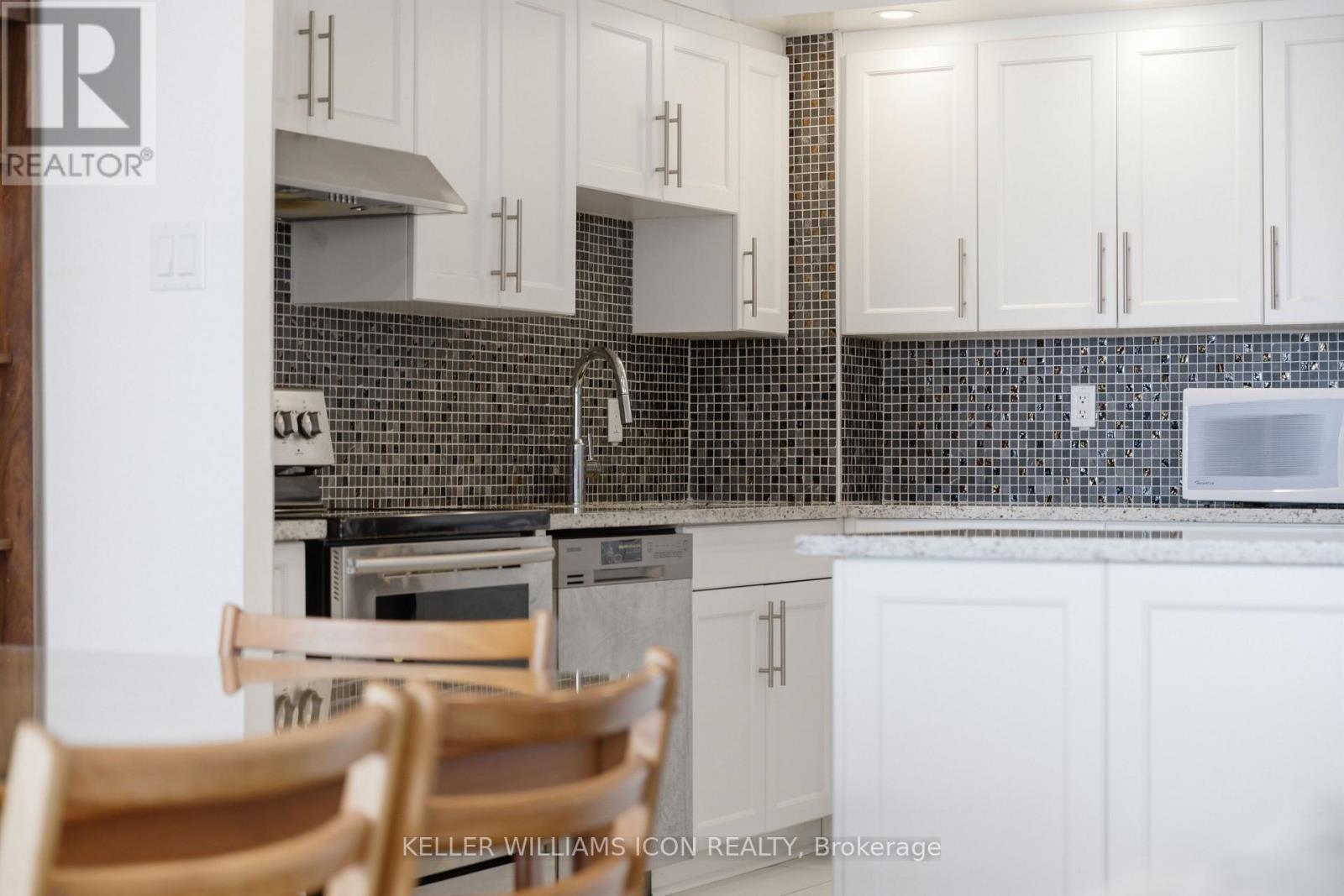 1011 - 2760 Carousel Crescent, Ottawa, Ontario  K1T 2N4 - Photo 17 - X12820768