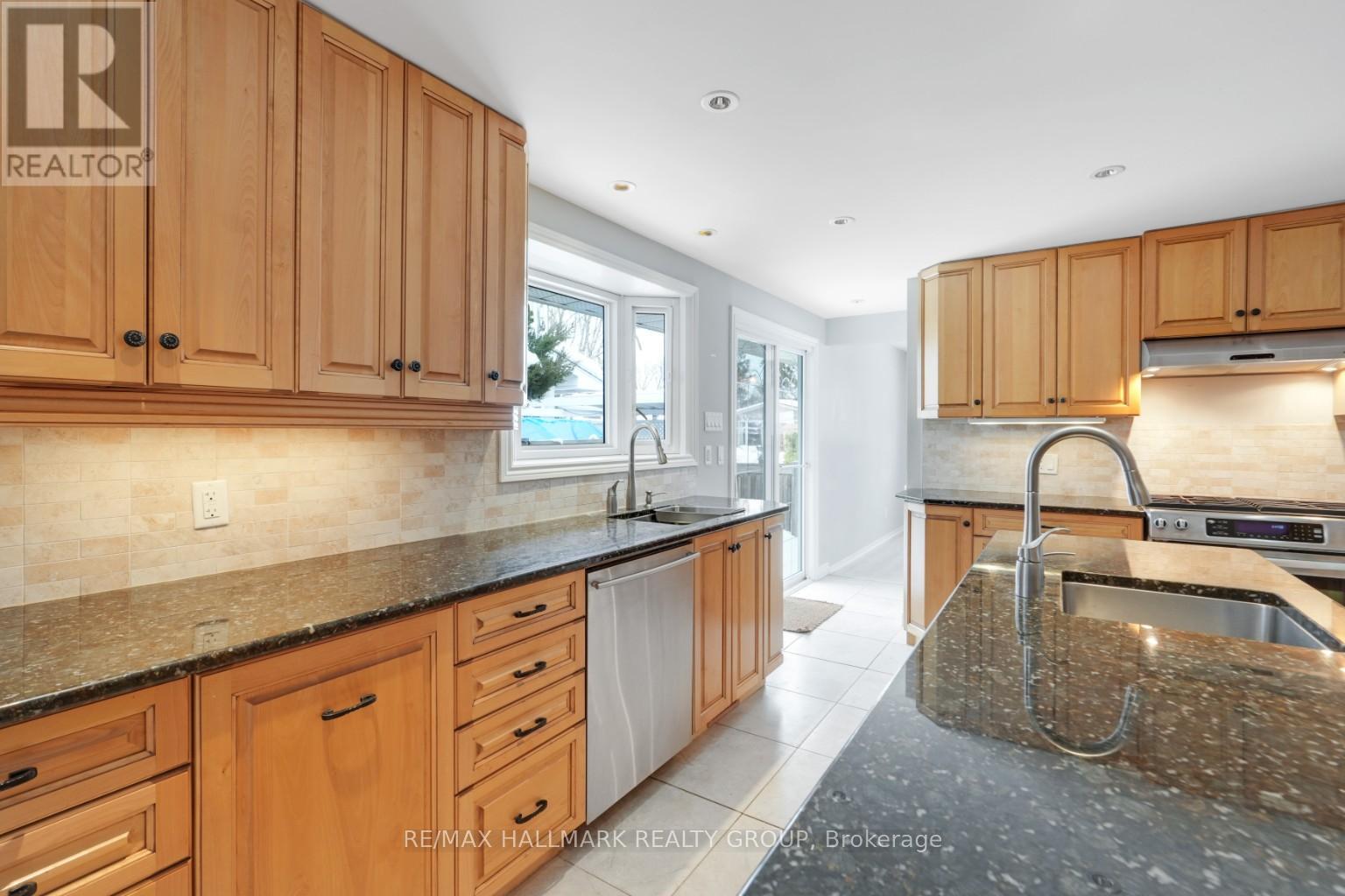 2036 Kings Grove Crescent, Ottawa, Ontario  K1J 6G1 - Photo 9 - X12822552