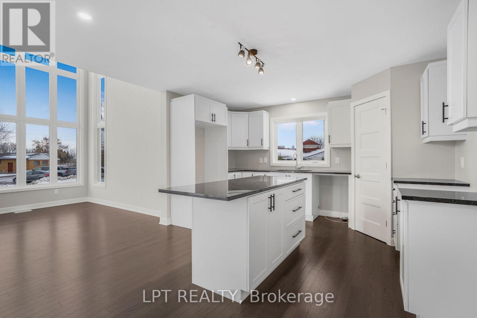 63 Chateauguay Street, Russell, Ontario  K0A 1W0 - Photo 5 - X12822894