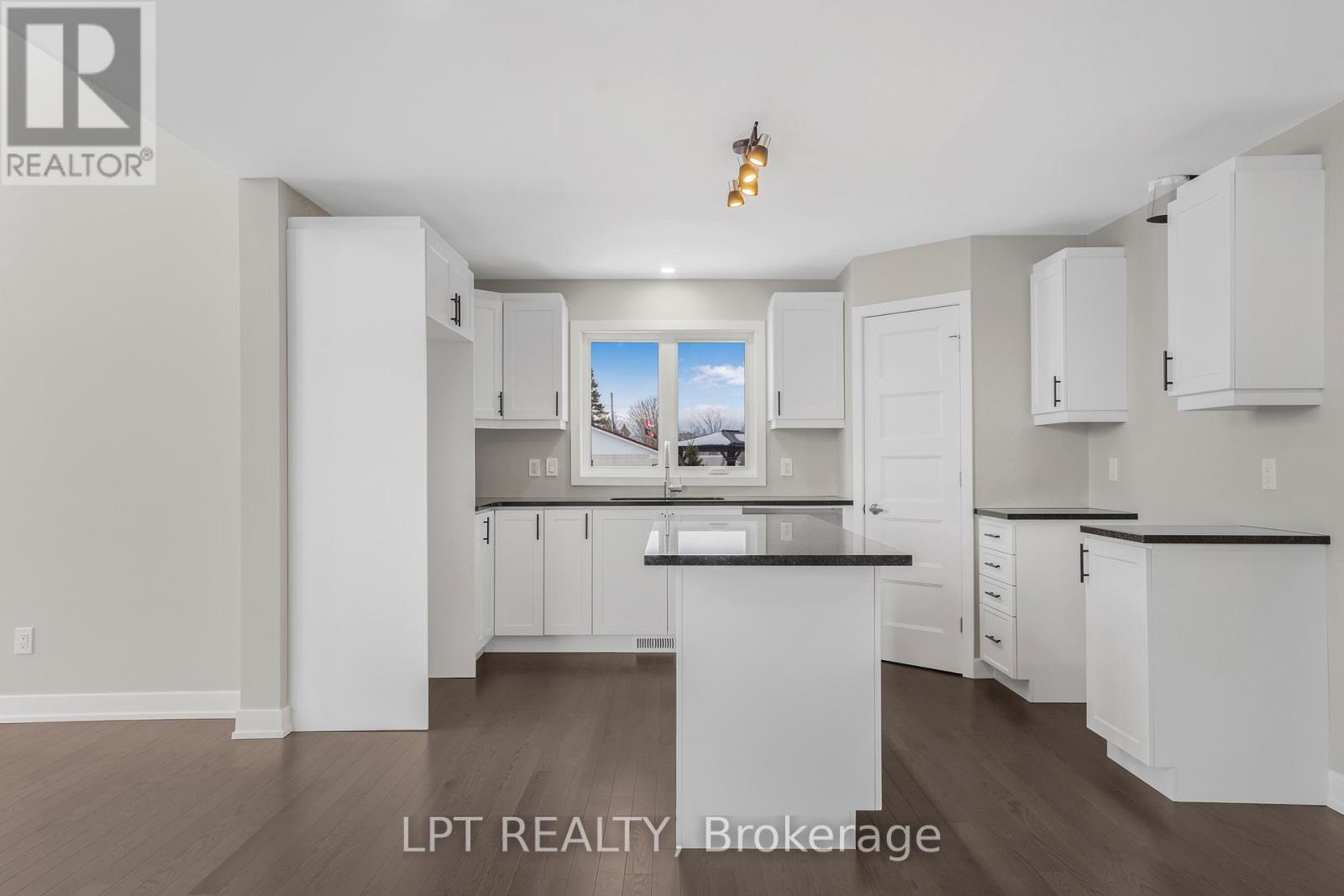 63 Chateauguay Street, Russell, Ontario  K0A 1W0 - Photo 6 - X12822894