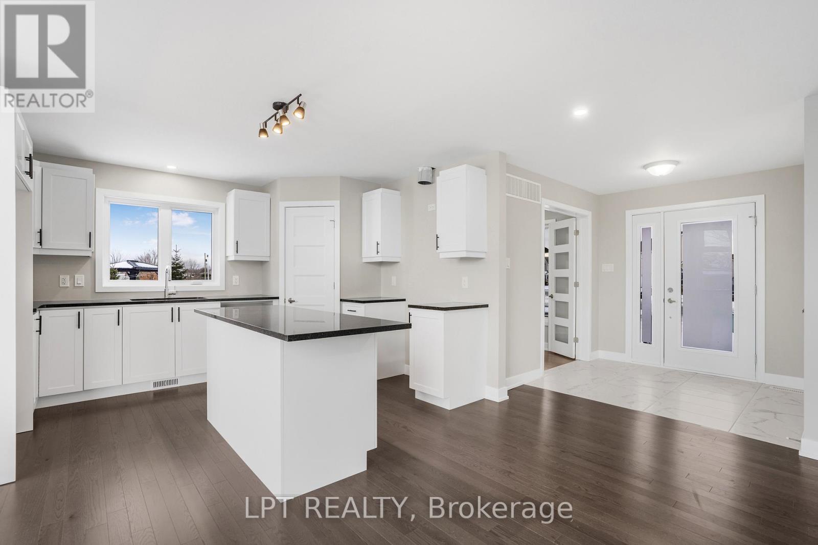63 Chateauguay Street, Russell, Ontario  K0A 1W0 - Photo 7 - X12822894