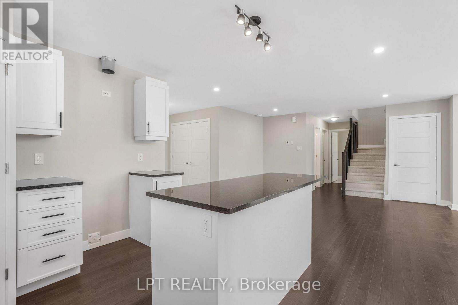 63 Chateauguay Street, Russell, Ontario  K0A 1W0 - Photo 8 - X12822894