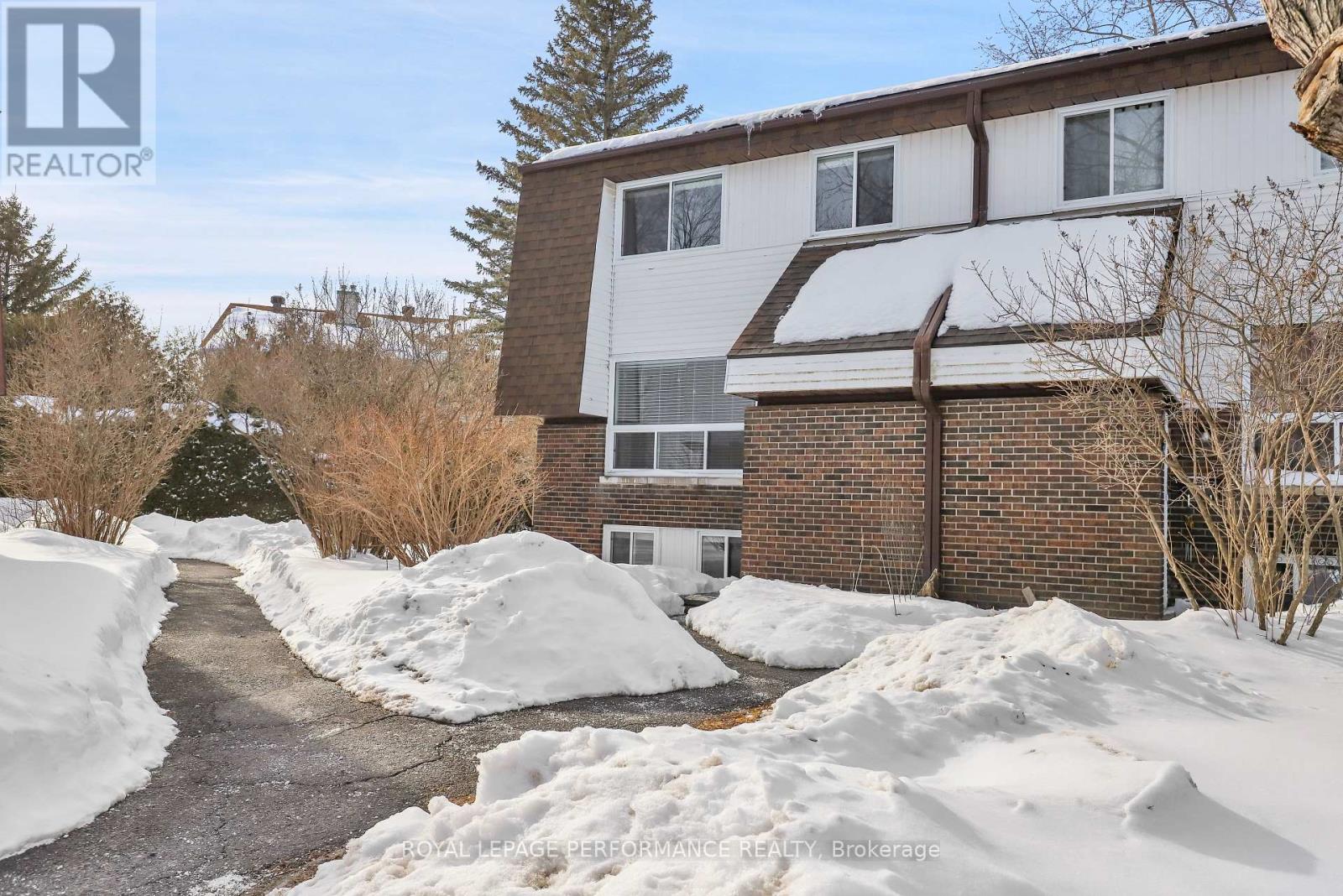 8d Lovell Lane, Ottawa, Ontario  K2H 9B6 - Photo 1 - X12823040