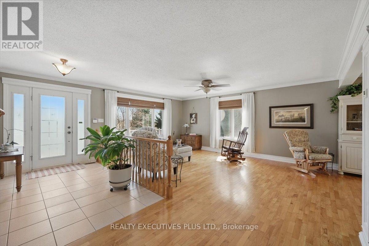 2935 Baseline Road, Clarence-Rockland, Ontario  K0A 3N0 - Photo 3 - X12825906