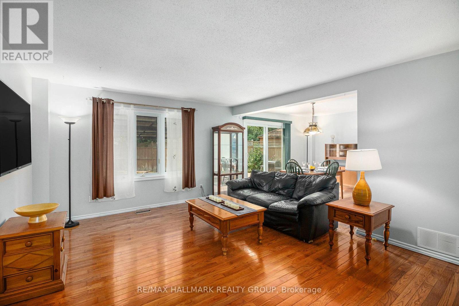 270 Mceachern Crescent, Ottawa, Ontario  K1E 3K5 - Photo 10 - X12821584