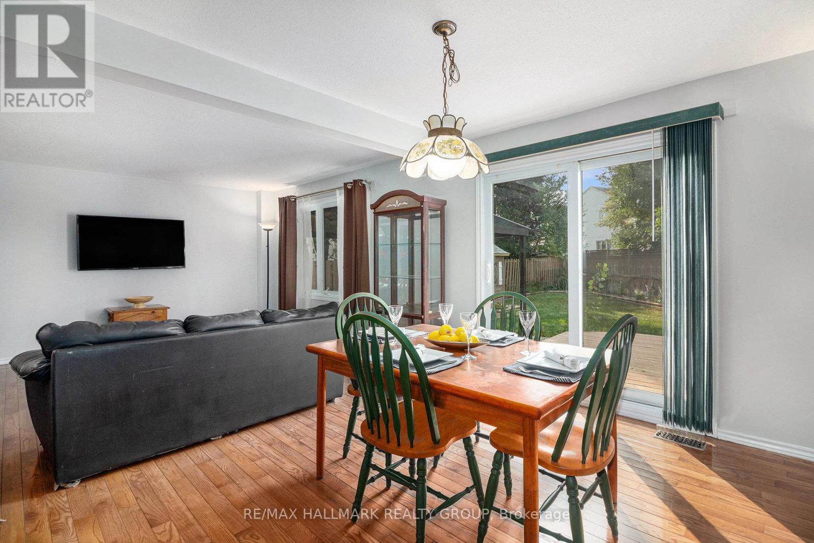 270 Mceachern Crescent, Ottawa, Ontario  K1E 3K5 - Photo 14 - X12821584