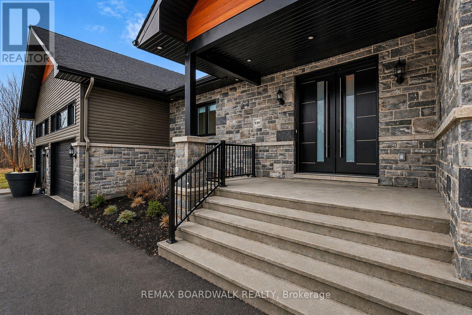 139 St Thomas Street, Russell, Ontario  K0A 3H0 - Photo 2 - X12827668